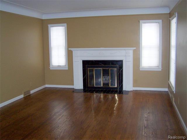 28090 Sunset Blvd W - Photo 2 of 36