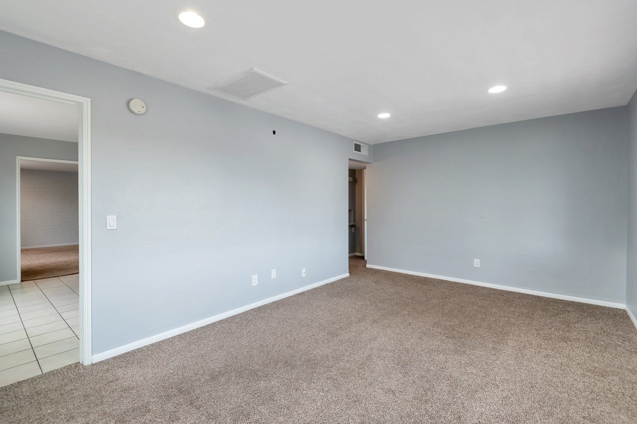 442 E Linden St - Photo 5 of 24