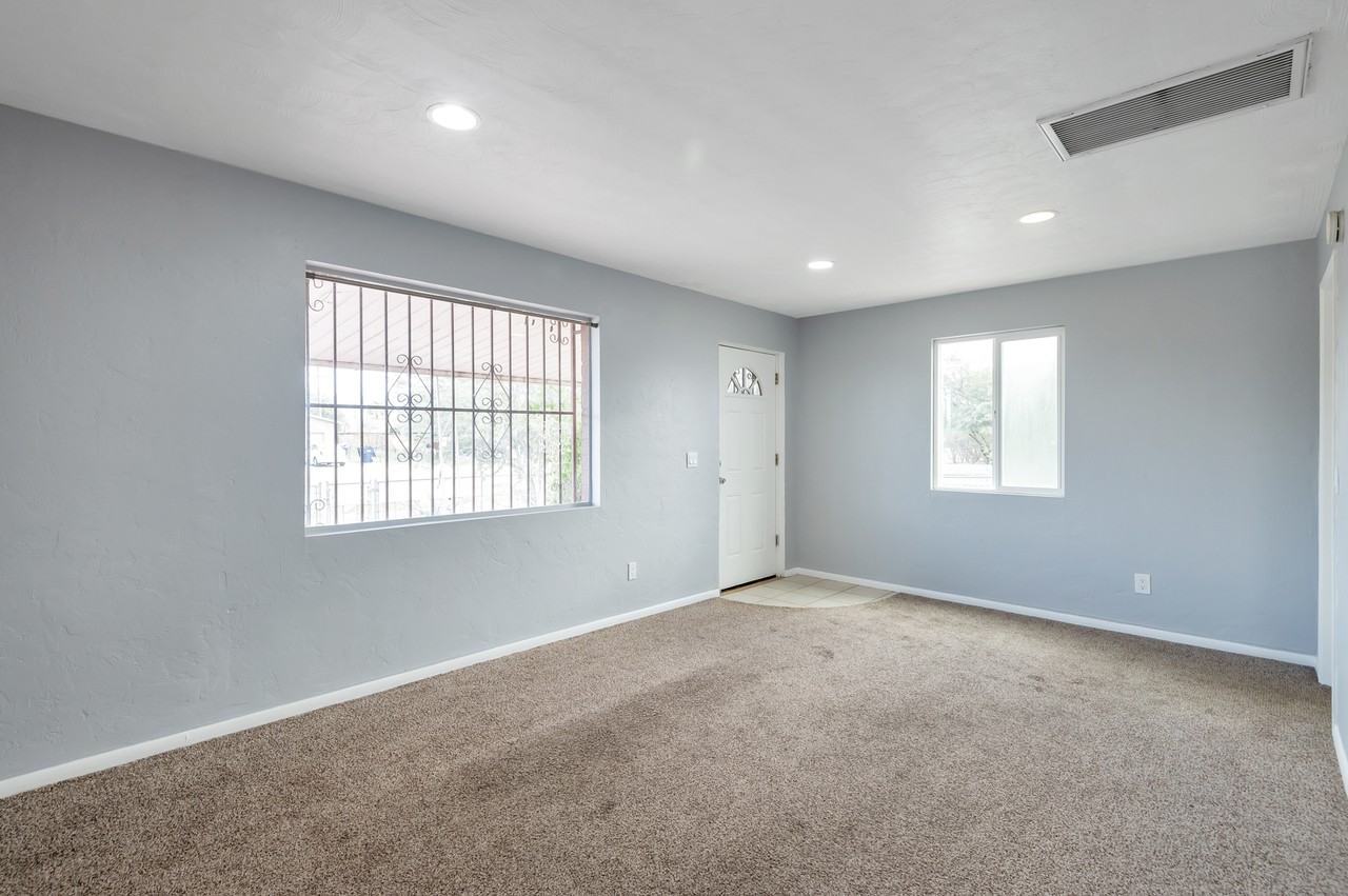 442 E Linden St - Photo 6 of 24