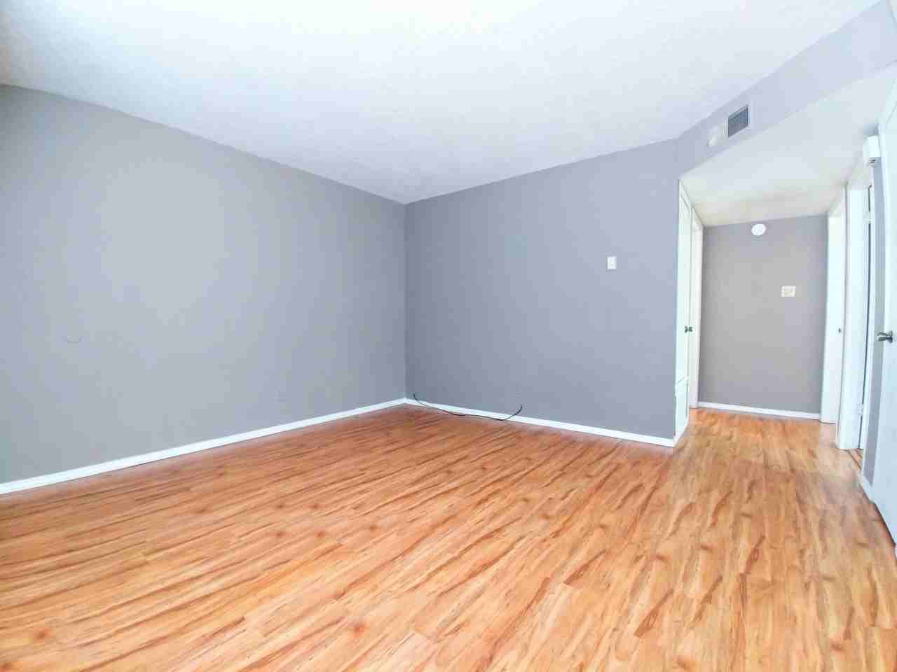 2915 Vail Ave Se - Photo 4 of 13