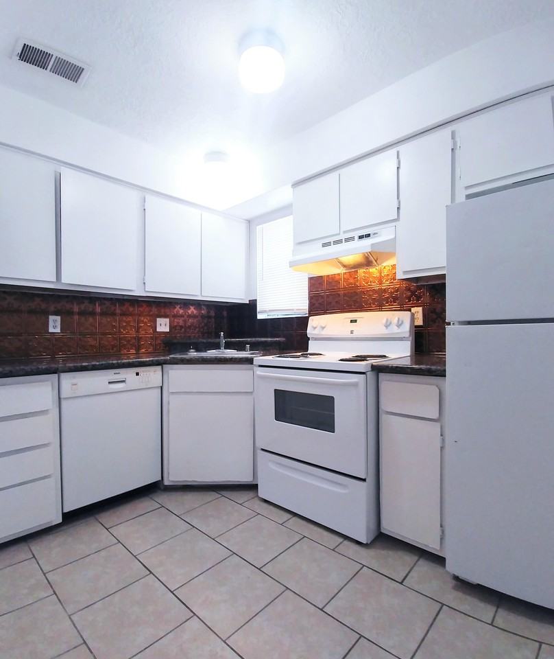 2915 Vail Ave Se - Photo 5 of 13