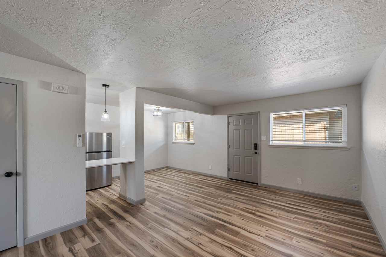 209 Girard Blvd Se - Photo 6 of 28