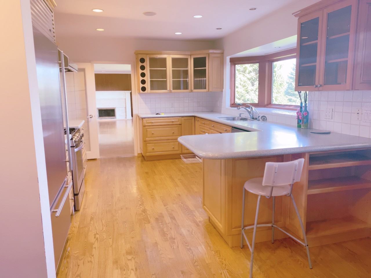 785 Anderson Cres - Photo 2 of 40