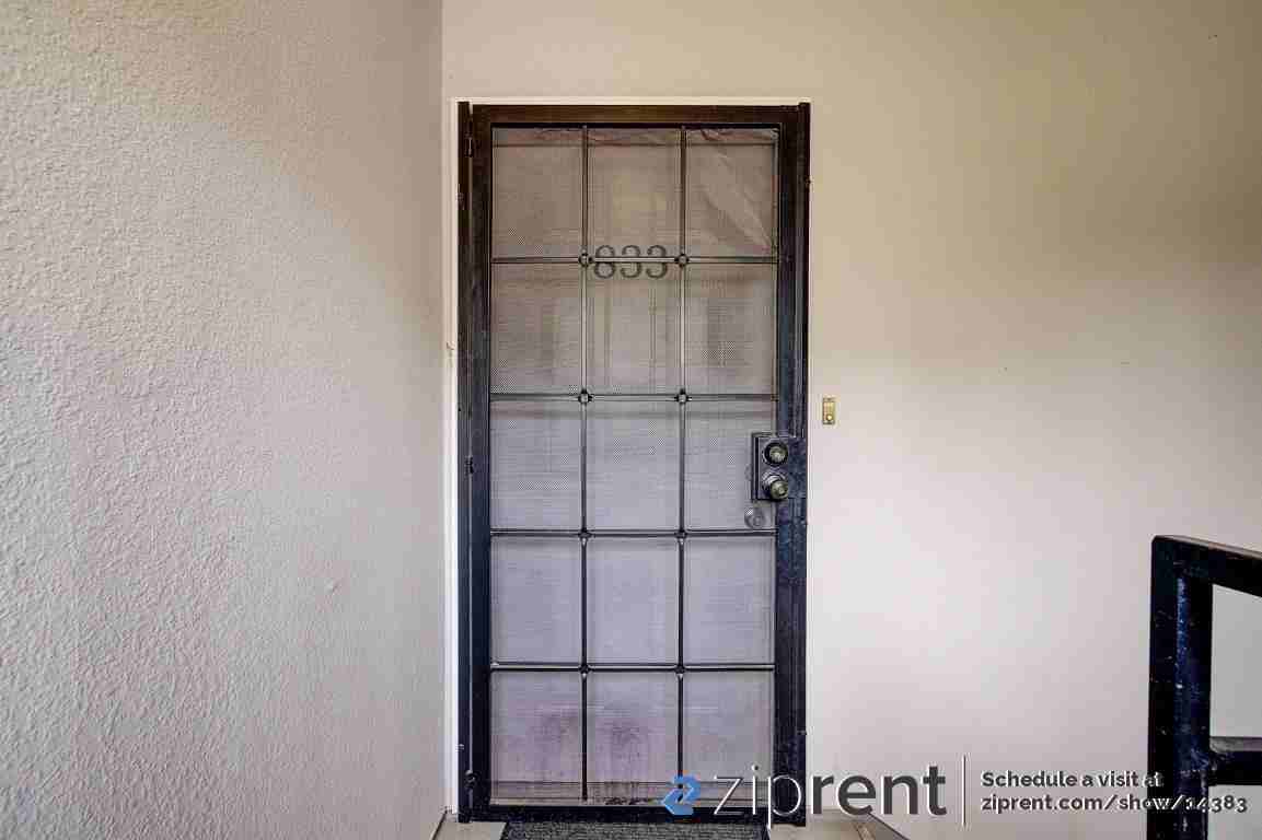 833 W 5th St - Photo 2 of 19