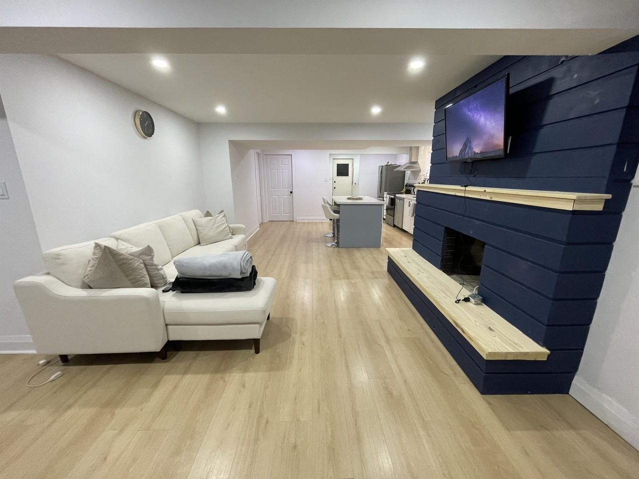 32 Adis Ave Lowr - Photo 3 of 15