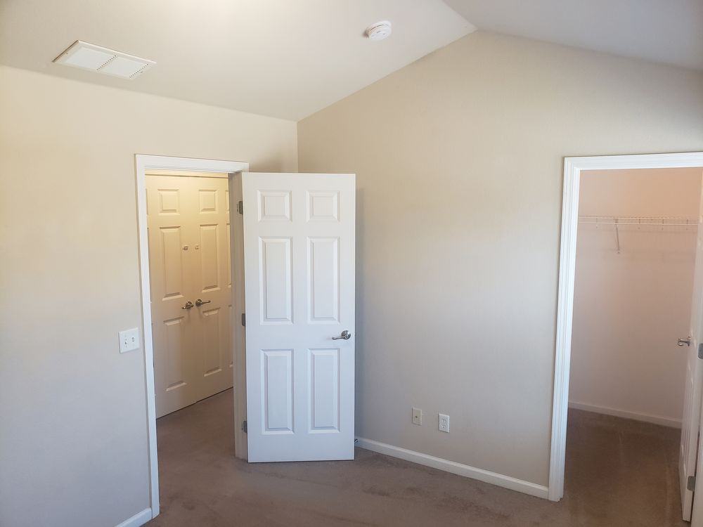 1489 Legends Cir - Photo 3 of 47