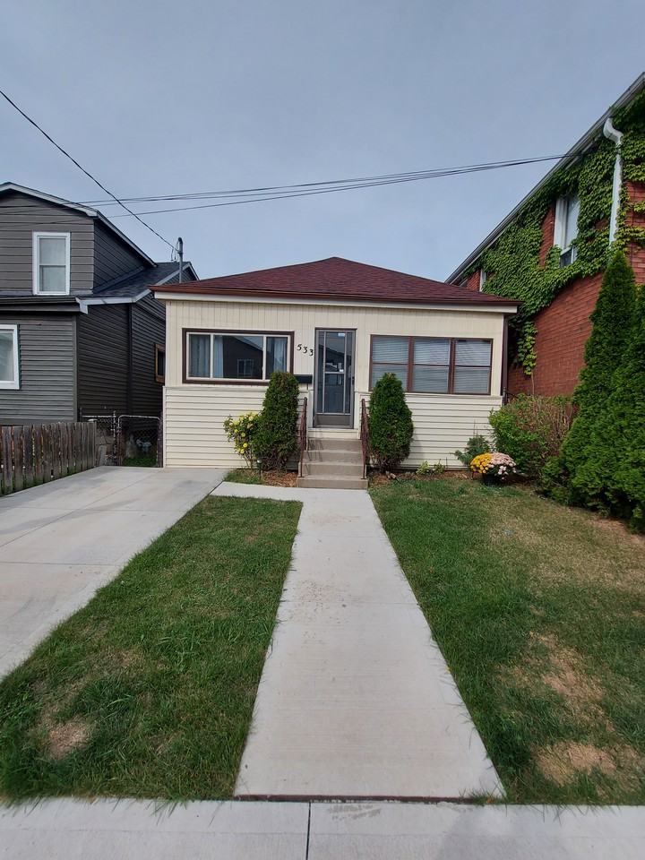 533 Roxborough Avenue - Photo 2 of 27