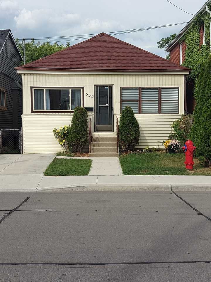 533 Roxborough Avenue - Photo 3 of 27