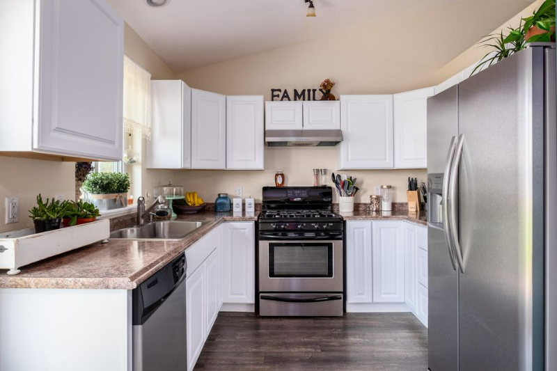 700 W Bridle Ln - Photo 3 of 9