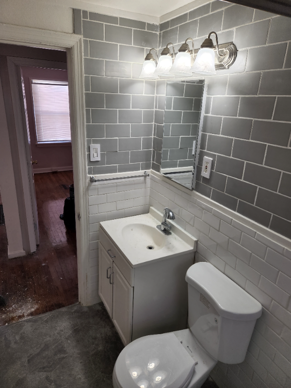 4706 Roxie St - Photo 3 of 7