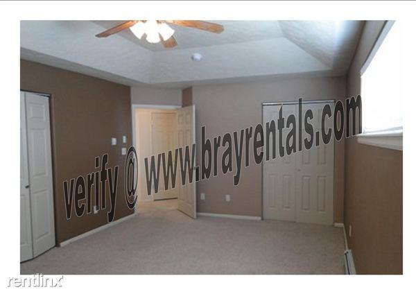 2852 Yarrow Dr - Photo 3 of 9