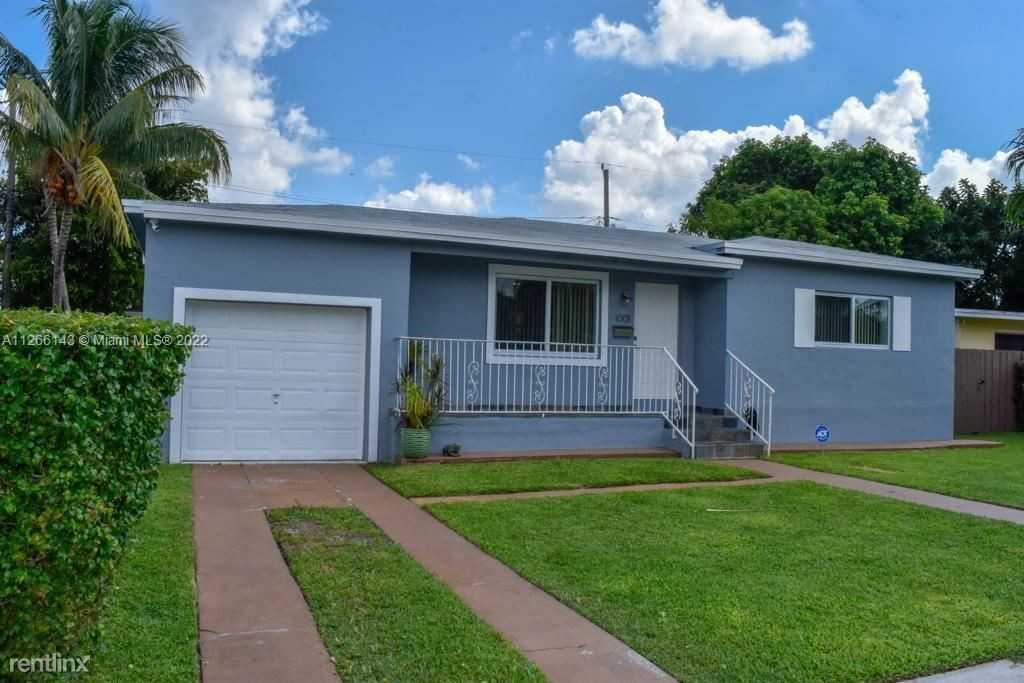 1001 Ne 166th St - Photo 2 of 21