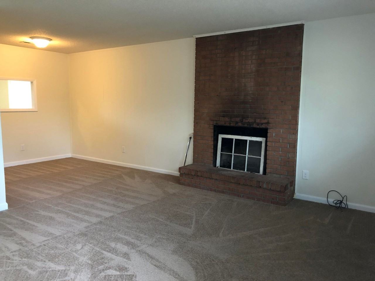 2005 Oakwood Drive - Photo 3 of 7