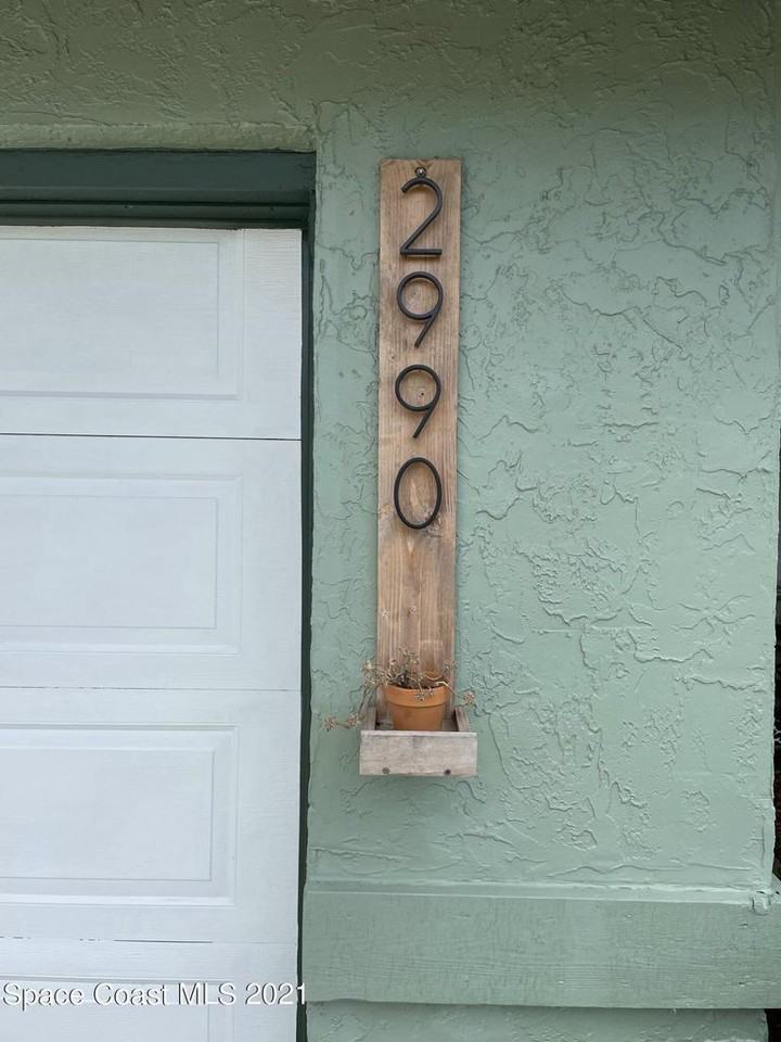 2990 Manitoba Ln - Photo 2 of 38