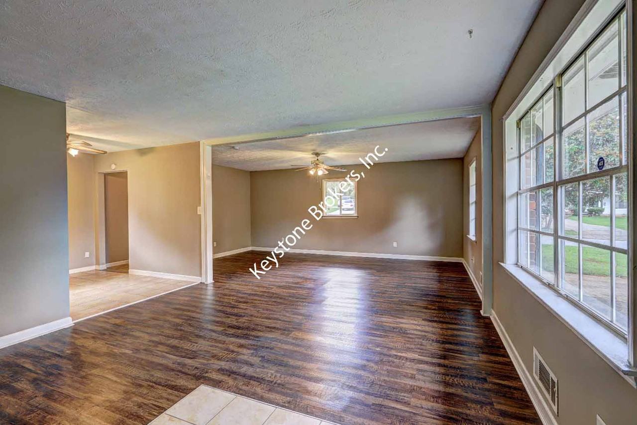 10119 Port Royal Court #1 - Photo 2 of 8