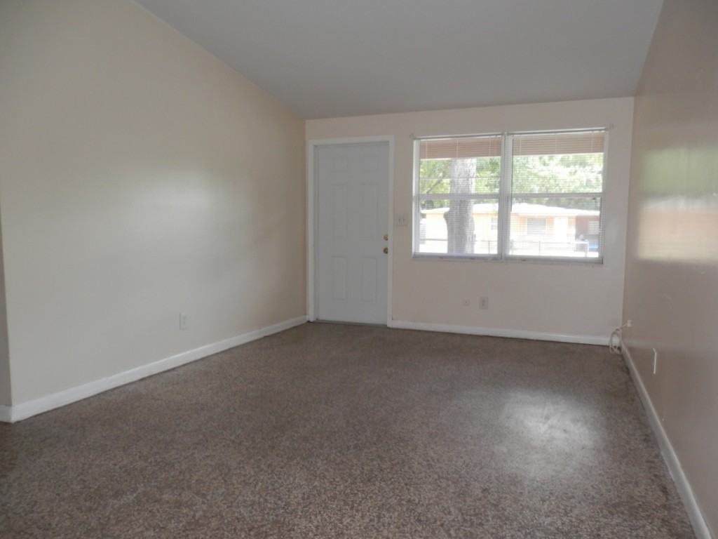 4912 S 81st St - Photo 3 of 11