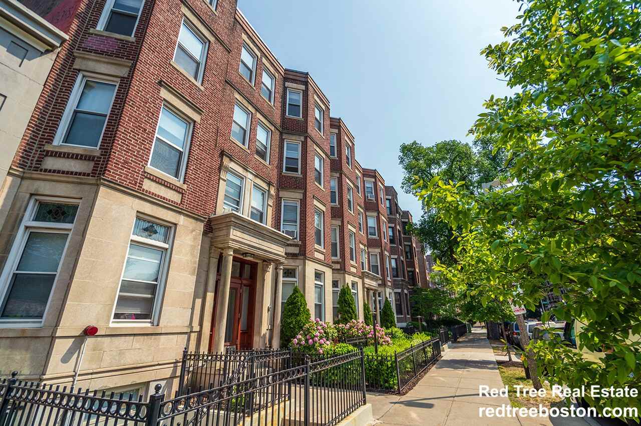55 Queensberry St #B - Photo 4 of 8