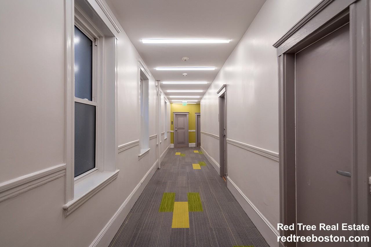 55 Queensberry St #B - Photo 6 of 8