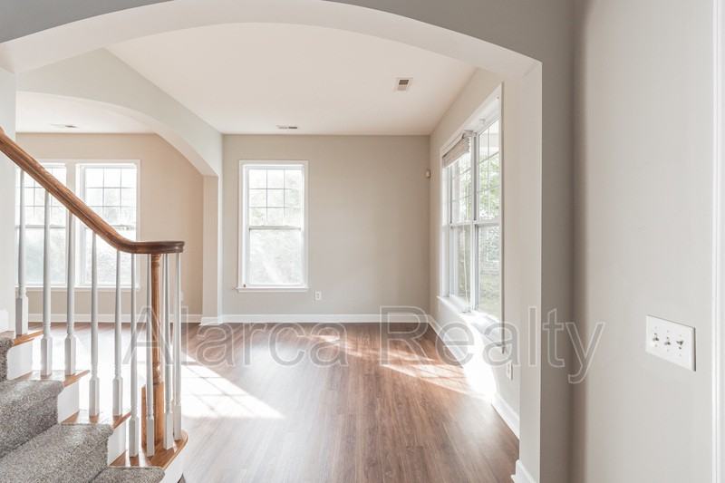 13843 Porter Creek Rd - Photo 4 of 34