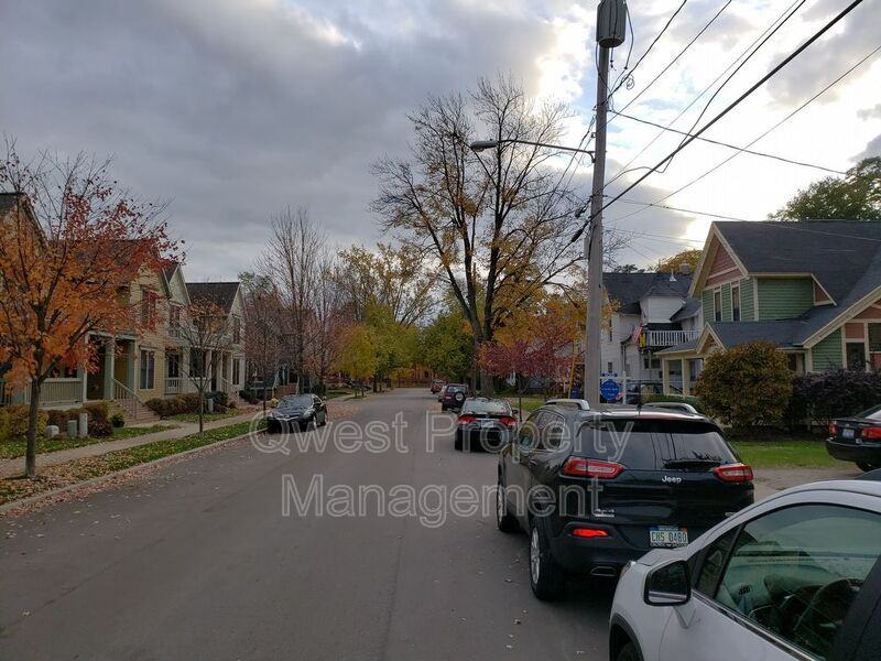 221 Hollister Ave Se #1 - Photo 3 of 15