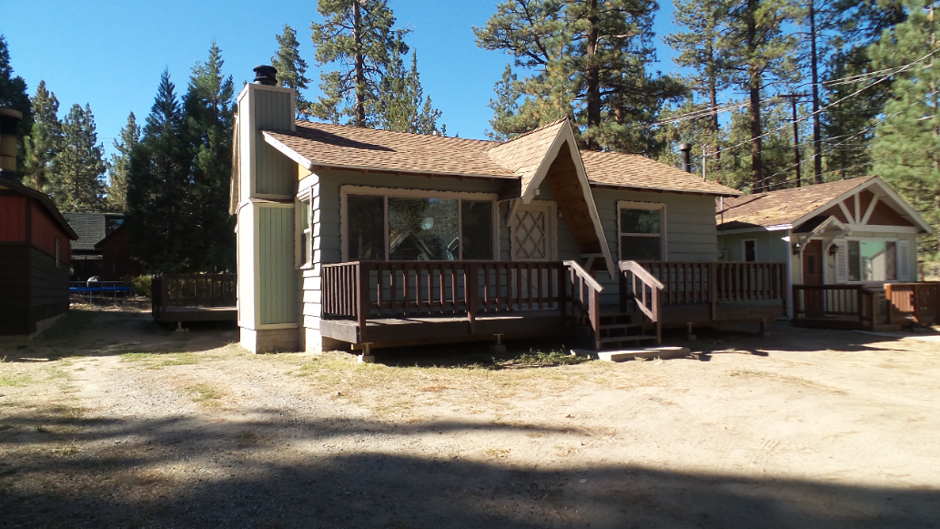 1134 Rainbow Blvd - Photo 2 of 11