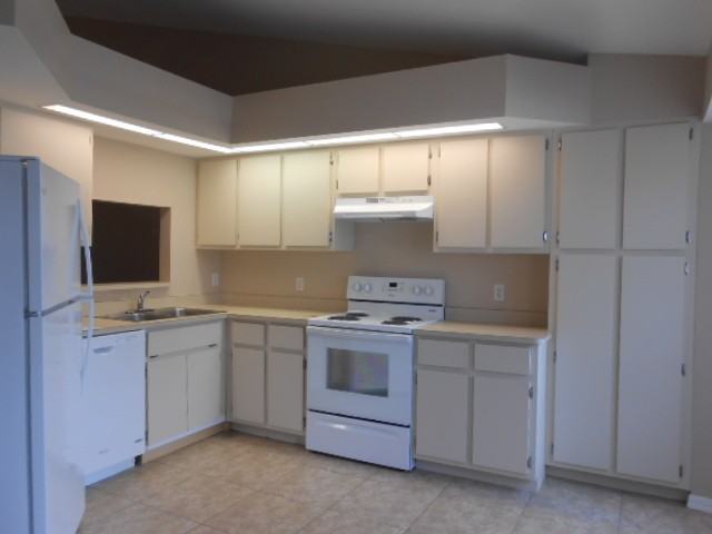 906 Cape Coral Pkwy W - Photo 2 of 18