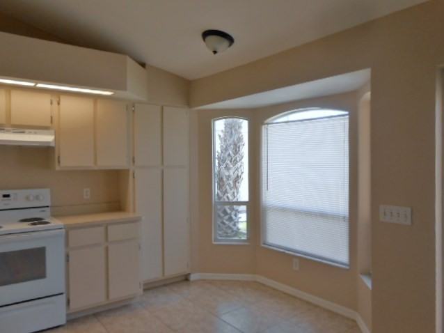 906 Cape Coral Pkwy W - Photo 3 of 18