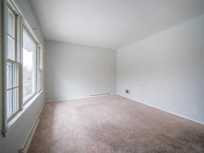 6827 N 44th St - Photo 3 of 16