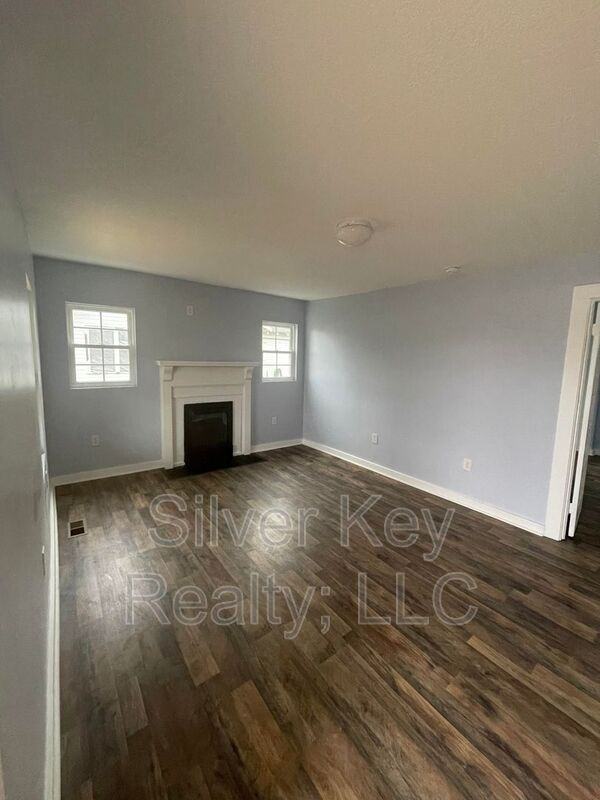 920 E Madison Ave - Photo 3 of 13