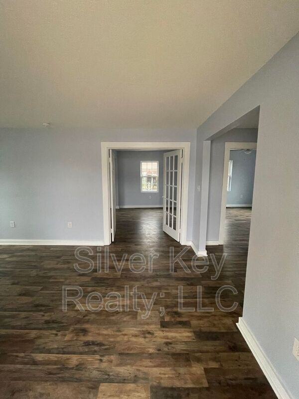 920 E Madison Ave - Photo 4 of 13
