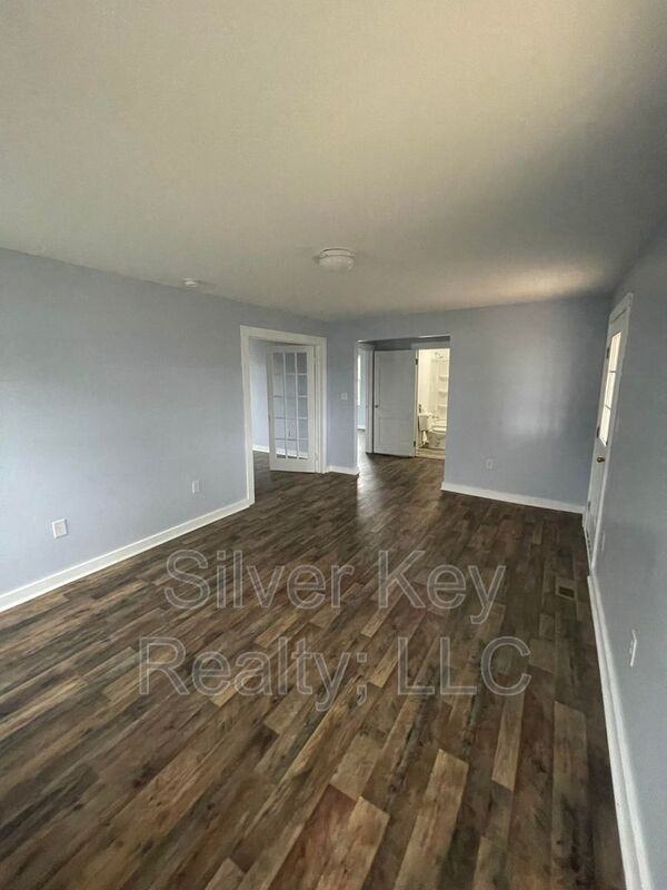 920 E Madison Ave - Photo 5 of 13