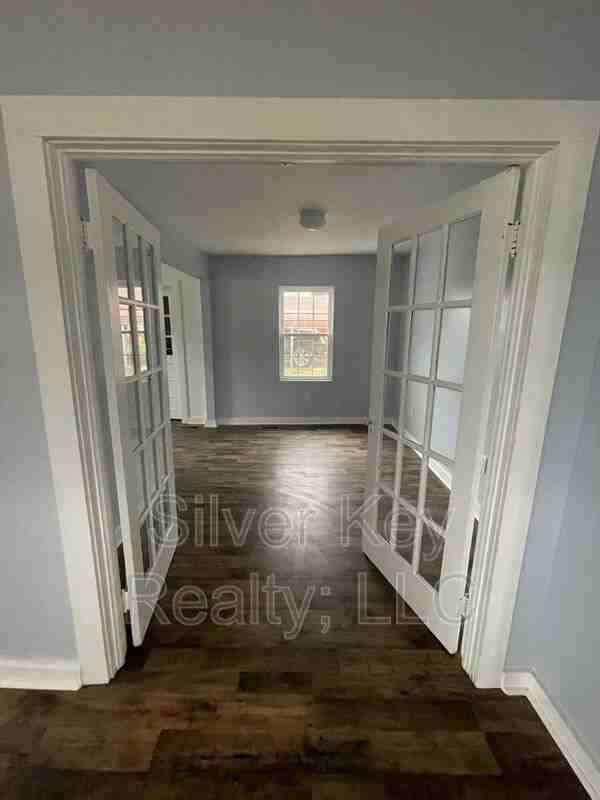920 E Madison Ave - Photo 6 of 13