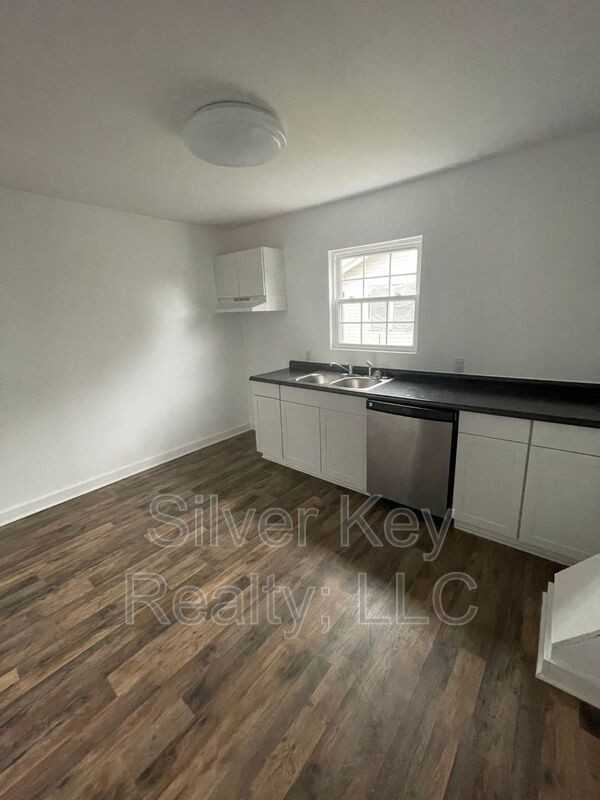 920 E Madison Ave - Photo 7 of 13