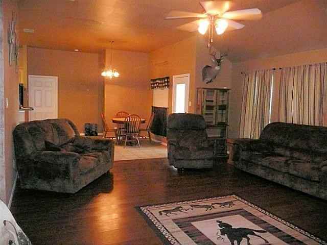 2748 Rawhide Ct - Photo 2 of 9