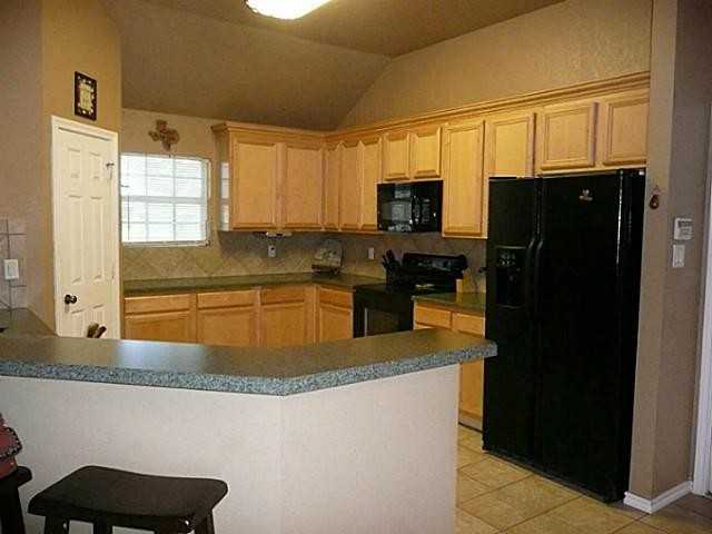 2748 Rawhide Ct - Photo 3 of 9