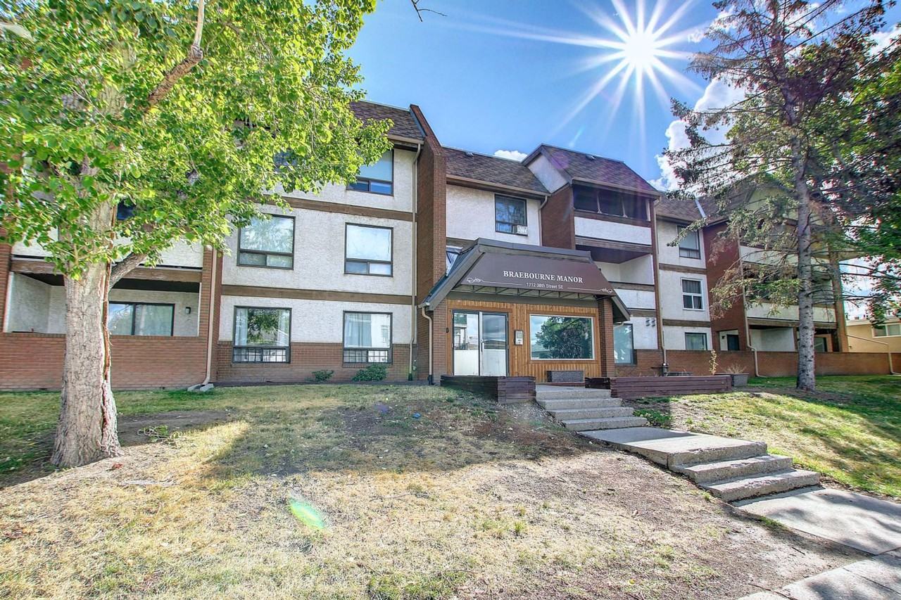 Renovated Top Floor Unit inn Forest Lawn Apartments 1712 38 St Se