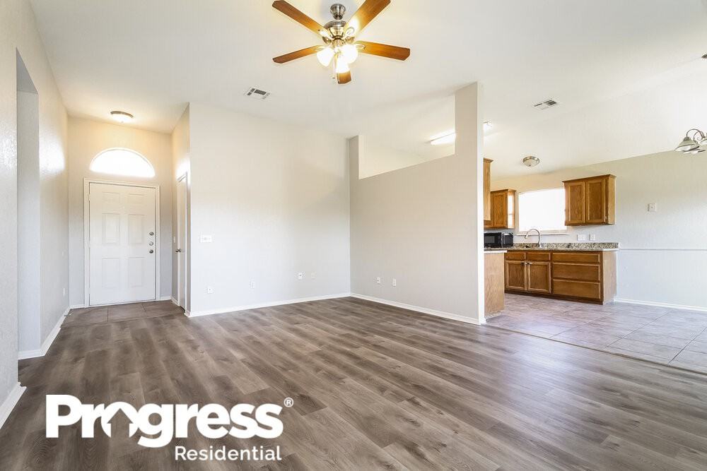 10312 Lighthouse Ct - Photo 3 of 16