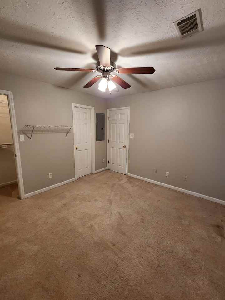 501 Laurel Pl #1 - Photo 4 of 17