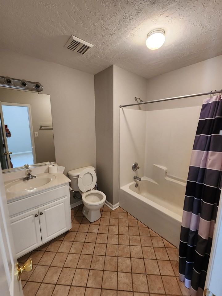 501 Laurel Pl #1 - Photo 5 of 17