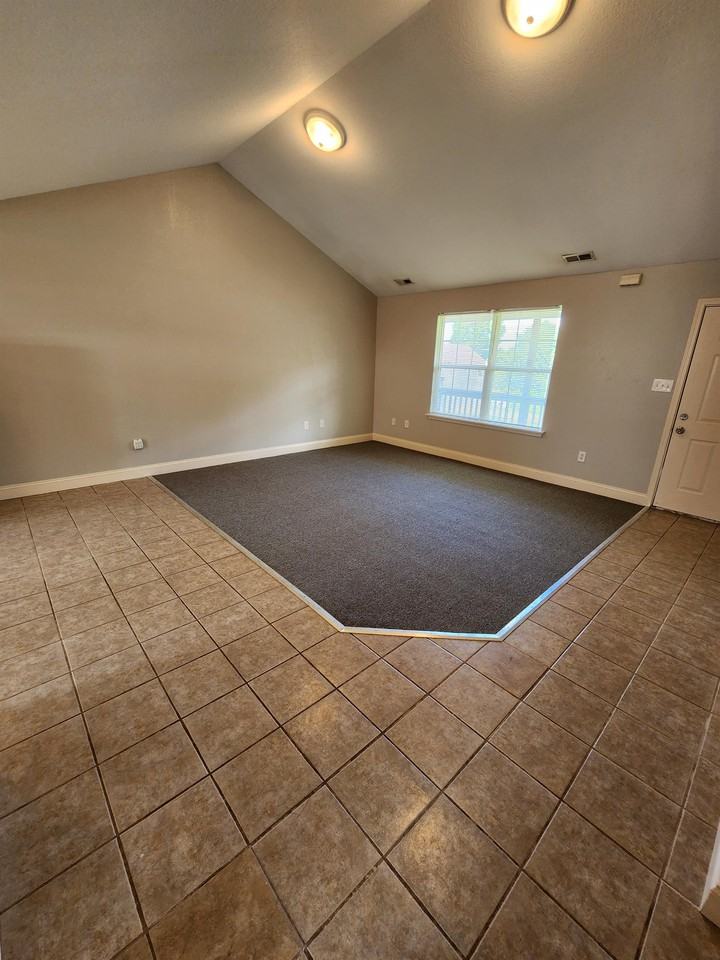 7135 Hurst Ln - Photo 3 of 10