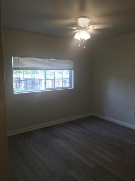 1223 Taft Ave - Photo 3 of 9