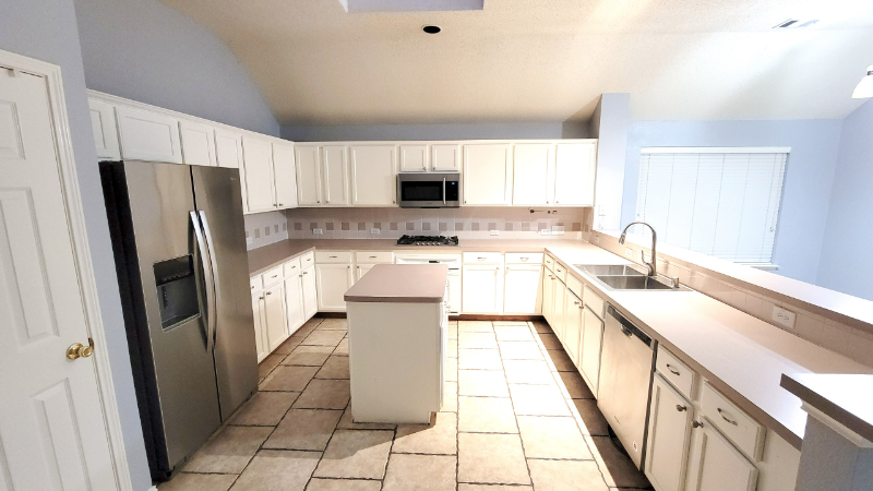 2820 Golden Meadow Ave - Photo 4 of 15