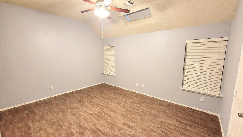 2820 Golden Meadow Ave - Photo 5 of 15