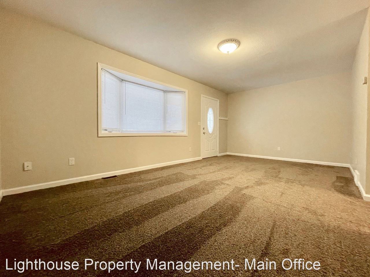 731 10th St - Photo 3 of 21