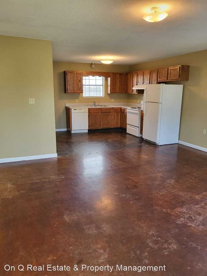 323 Michael St - Photo 3 of 10
