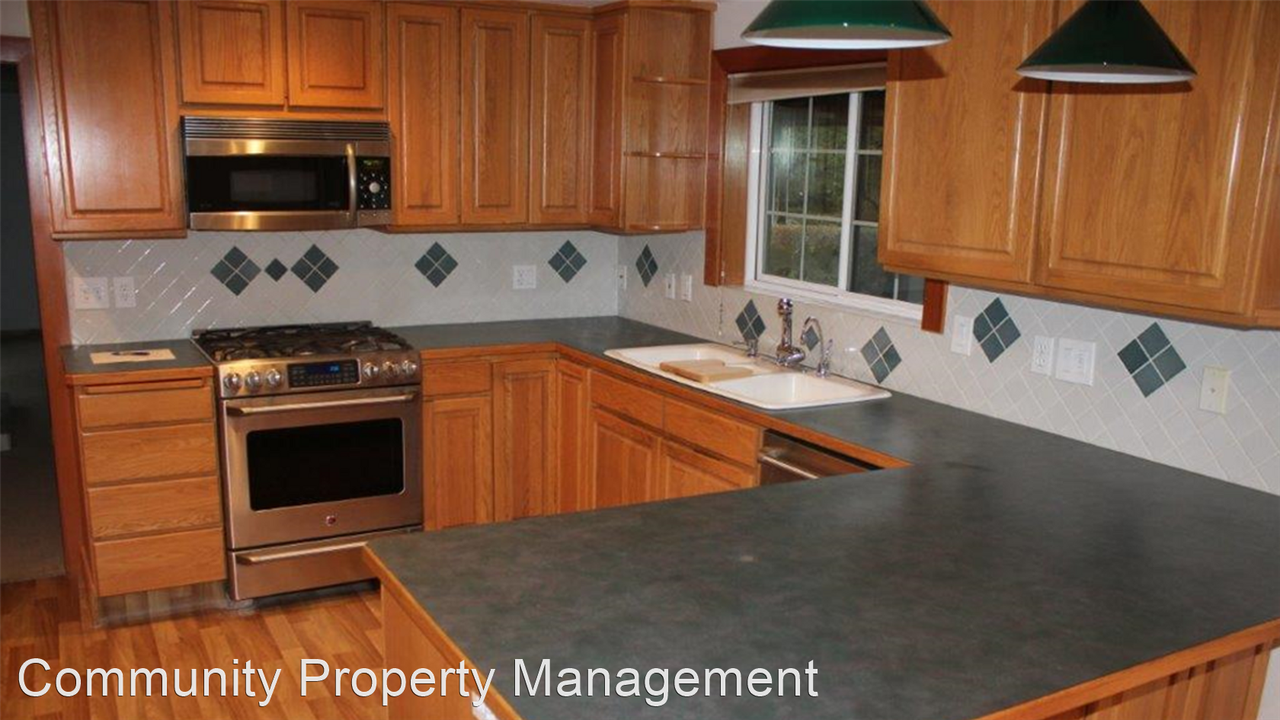 715 N Laurel St - Photo 2 of 8