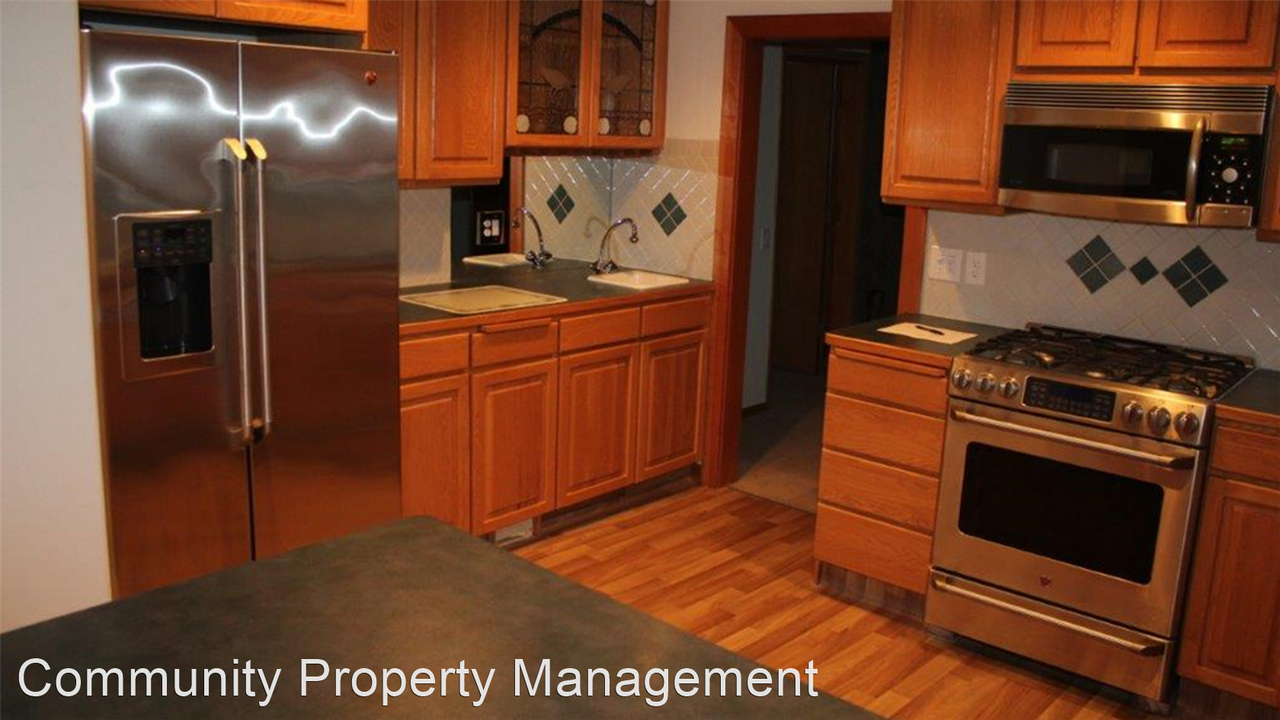 715 N Laurel St - Photo 3 of 8