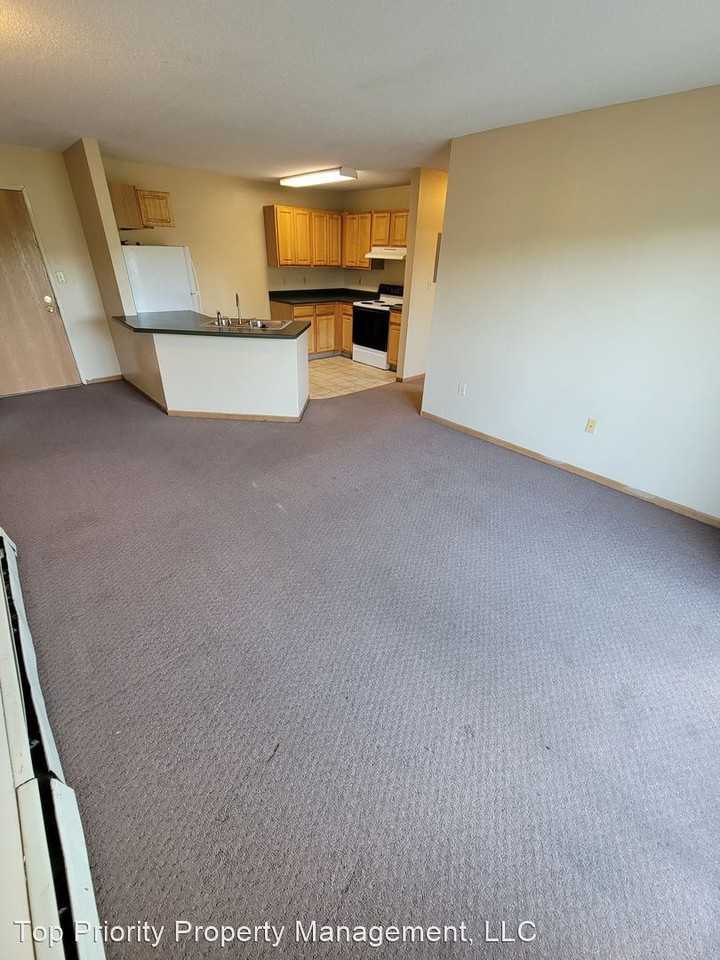 410 13th Ave NW - Photo 3 of 25