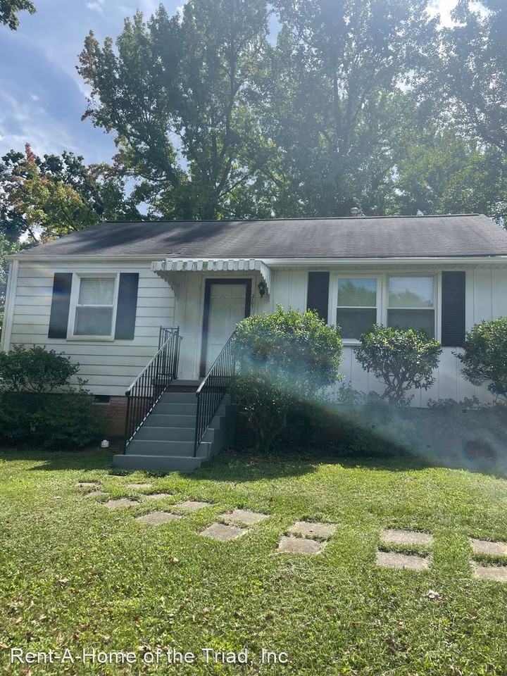 2101 Liberty Dr - Photo 2 of 19