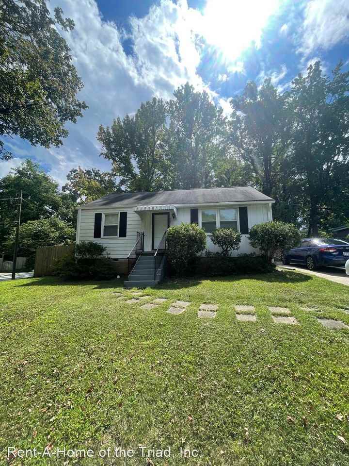 2101 Liberty Dr - Photo 3 of 19